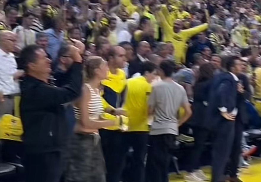 Ατζούν Ιλιτζαλί: Χαμόγελα με τη σύντροφό του πριν το buzzer beater του Σλούκα «παγώσει» τη Φενέρμπαχτσε