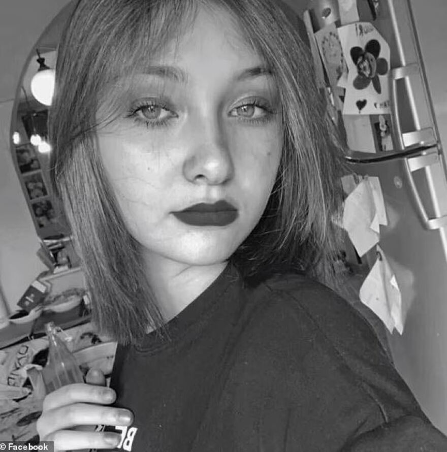 Ιταλία: 16χρονη σκοτώθηκε όταν έπεσε στην μπανιέρα το κινητό που φόρτιζε