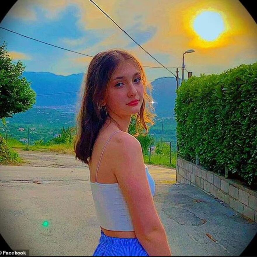 Ιταλία: 16χρονη σκοτώθηκε όταν έπεσε στην μπανιέρα το κινητό που φόρτιζε