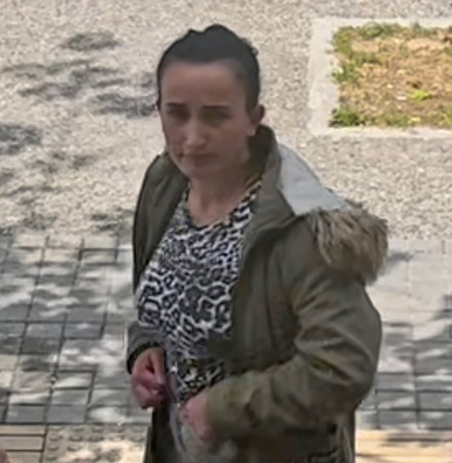 Θεσσαλονίκη: Έξι μήνες με αναστολή στην 22χρονη που άφησε το βρέφος της σε ΙΧ για να ψωνίσει - «Ζήτησε συγγνώμη»