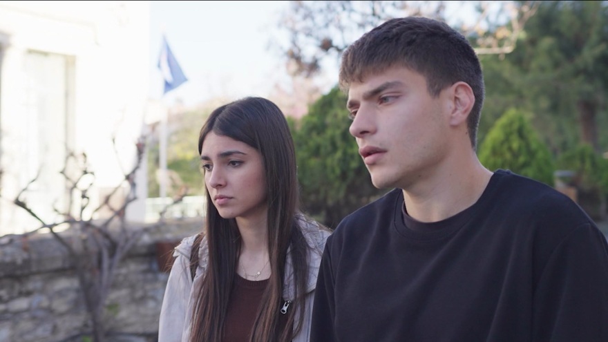 Η Γη της Ελιάς: Ο Αλέξης ξεσπά βίαια εναντίον της Μυρτάλης