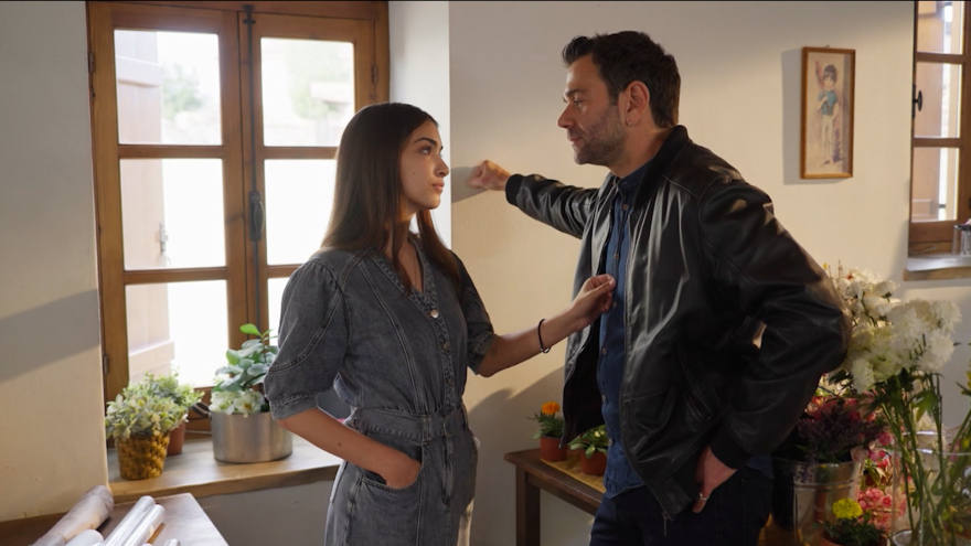 Η Γη της Ελιάς: Ο Αλέξης ξεσπά βίαια εναντίον της Μυρτάλης