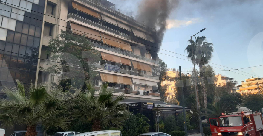 Υπό έλεγχο η φωτιά σε διαμέρισμα στην Καλλιθέα - Δείτε φωτογραφίες