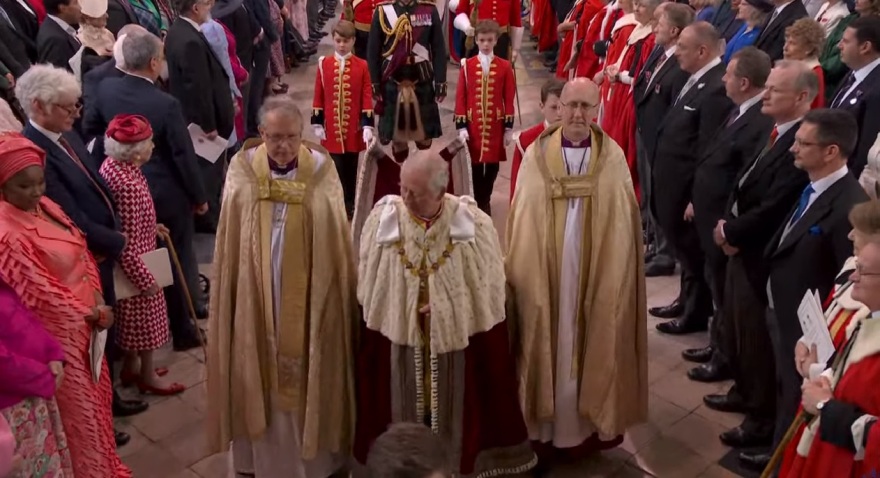 Στέψη βασιλιά Καρόλου: Με τη βασιλική οικογένεια στο μπαλκόνι του Μπάκιγχαμ έπεσε η αυλαία της λαμπερής τελετής