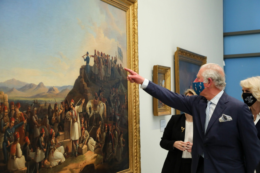 Βασιλιάς Κάρολος: Φόρεσε γραβάτα με την ελληνική σημαία για να υποδεχθεί τον πρόεδρο της Νότιας Κορέας