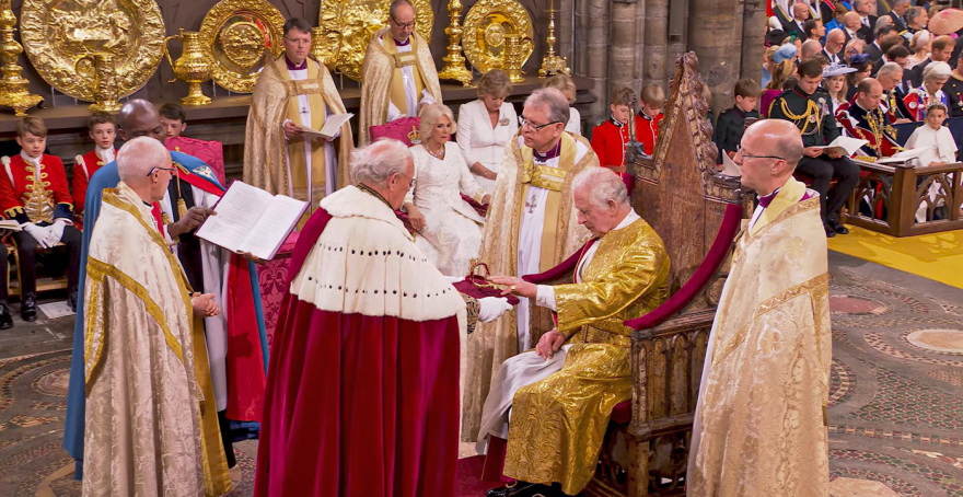 Στέψη βασιλιά Καρόλου: Με τη βασιλική οικογένεια στο μπαλκόνι του Μπάκιγχαμ έπεσε η αυλαία της λαμπερής τελετής