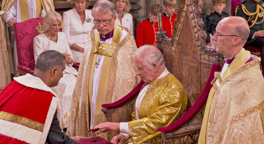 Στέψη βασιλιά Καρόλου: Με τη βασιλική οικογένεια στο μπαλκόνι του Μπάκιγχαμ έπεσε η αυλαία της λαμπερής τελετής