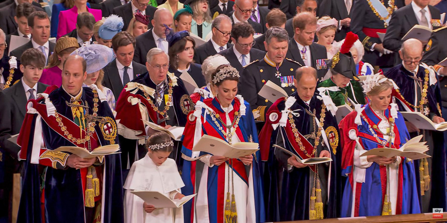 Στέψη βασιλιά Καρόλου: Με τη βασιλική οικογένεια στο μπαλκόνι του Μπάκιγχαμ έπεσε η αυλαία της λαμπερής τελετής
