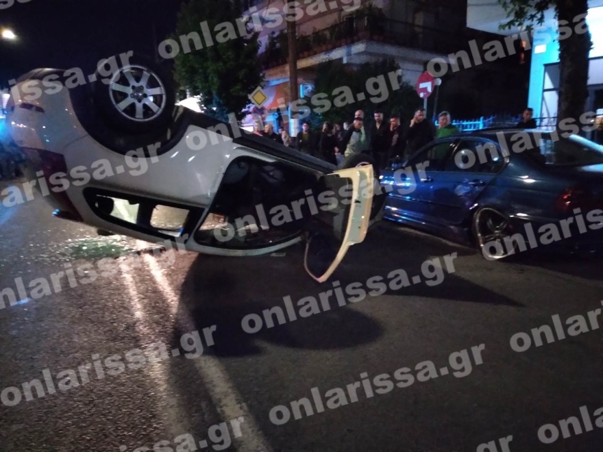 Λάρισα: Τρομακτικό τροχαίο με τρεις τραυματίες - Αναποδογύρισε το ένα όχημα