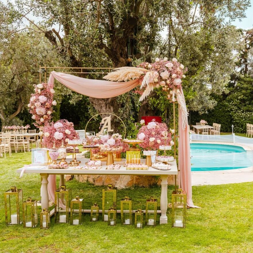 Άκης Πετρετζίκης - Κωνσταντίνα Παπαμιχαήλ: Nέες φωτογραφίες από τη βάφτιση της κόρης τους, Ακυλίνας