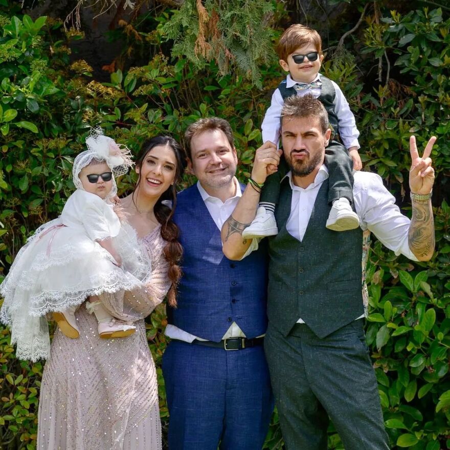 Άκης Πετρετζίκης - Κωνσταντίνα Παπαμιχαήλ: Nέες φωτογραφίες από τη βάφτιση της κόρης τους, Ακυλίνας