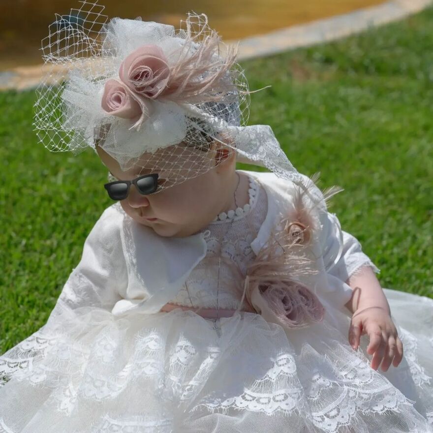 Άκης Πετρετζίκης - Κωνσταντίνα Παπαμιχαήλ: Nέες φωτογραφίες από τη βάφτιση της κόρης τους, Ακυλίνας