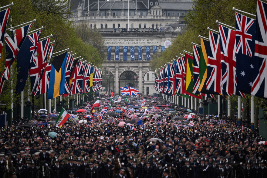 Στέψη βασιλιά Καρόλου: Το Μπάκιγχαμ έδωσε στη δημοσιότητα εικόνες από την τελετή