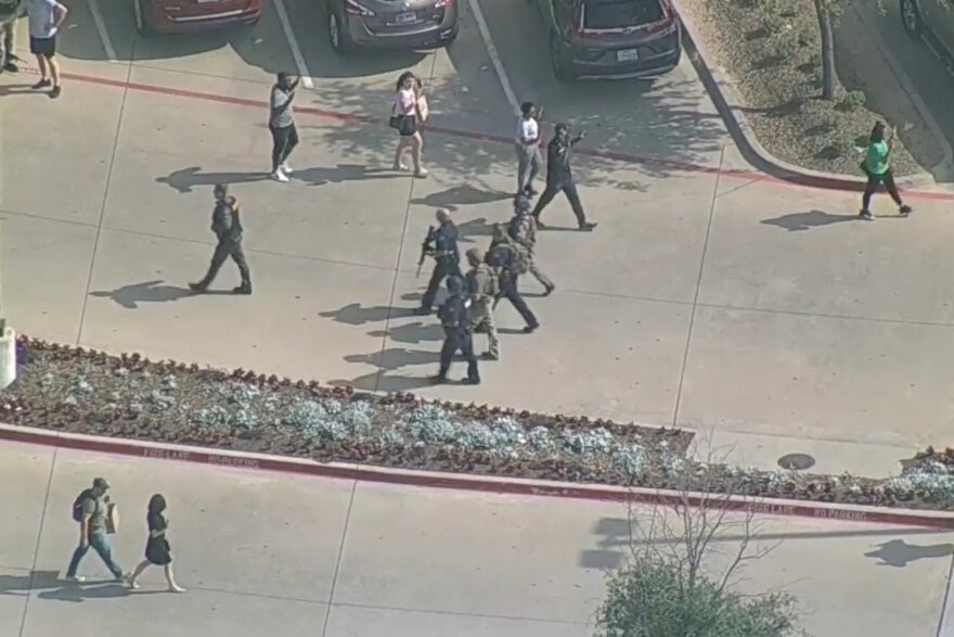 Τέξας: Το FBI εισέβαλε στο σπίτι του μακελάρη του εμπορικού κέντρου που σκότωσε τουλάχιστον 8 άτομα