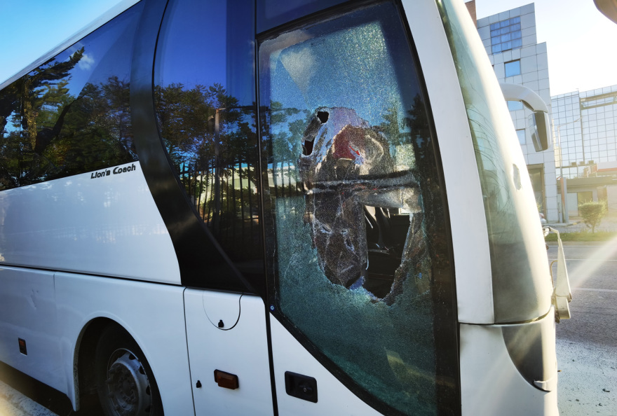 Άγνωστοι έκαψαν με μολότοφ τρία λεωφορεία έξω από το Γεωπονικό πανεπιστήμιο