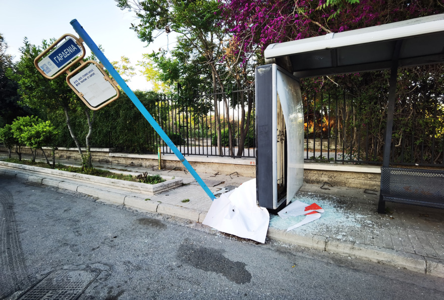 Άγνωστοι έκαψαν με μολότοφ τρία λεωφορεία έξω από το Γεωπονικό πανεπιστήμιο