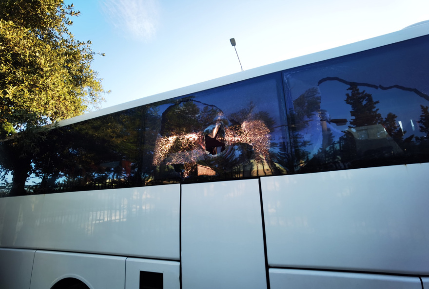 Άγνωστοι έκαψαν με μολότοφ τρία λεωφορεία έξω από το Γεωπονικό πανεπιστήμιο