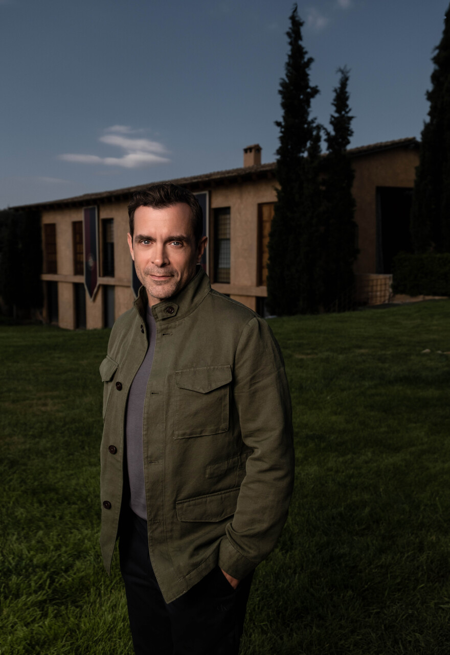 Προδότες: Οι πρώτες φωτογραφίες του Κωνσταντίνου Μαρκουλάκη από το νέο τηλεπαιχνίδι