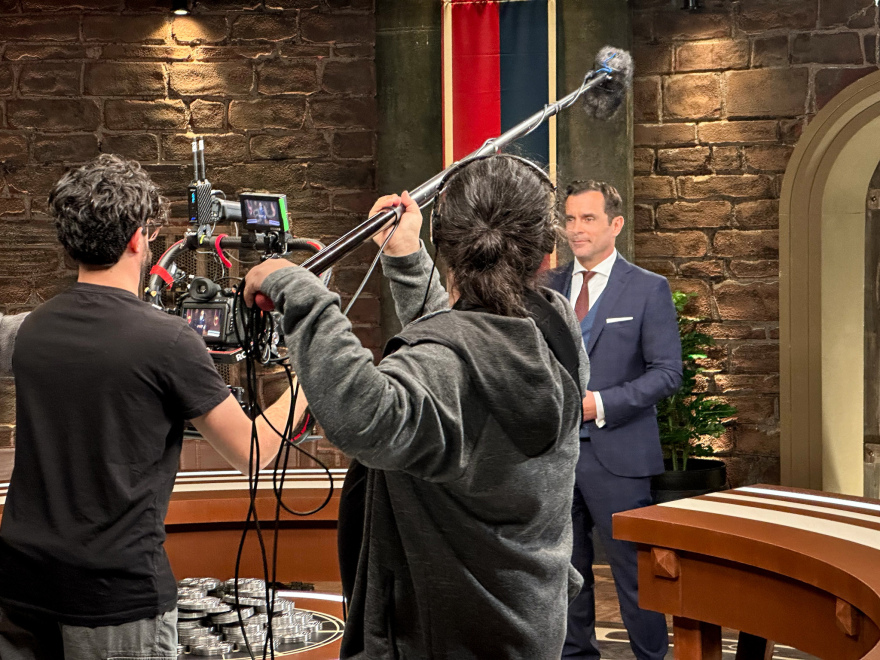 Προδότες: Οι πρώτες φωτογραφίες του Κωνσταντίνου Μαρκουλάκη από το νέο τηλεπαιχνίδι