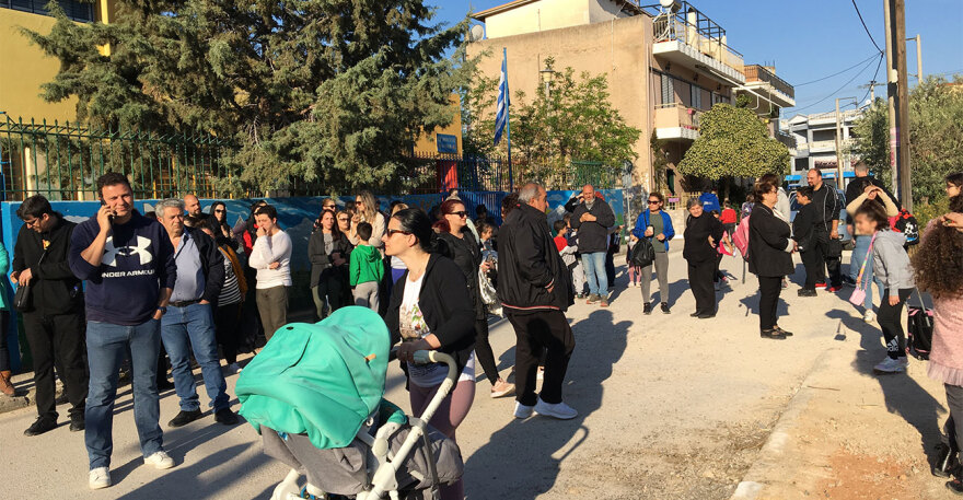 Κάλυκες από 14 σφαίρες στο Μενίδι – «Φοβόμαστε για τα παιδιά μας»