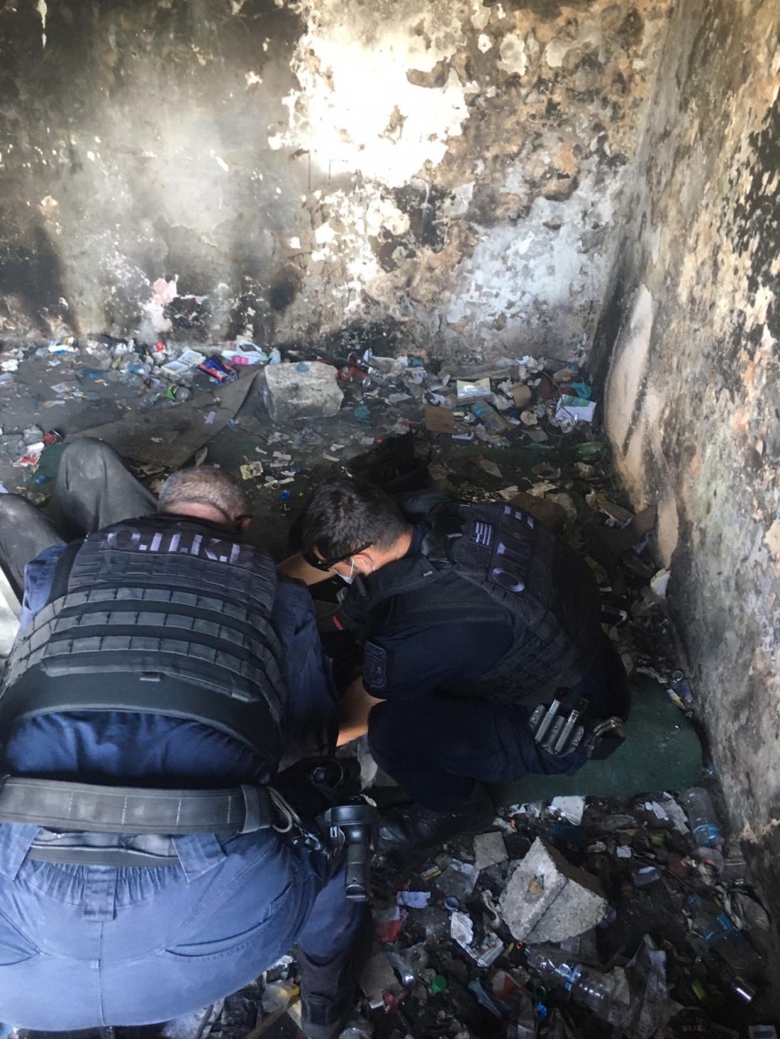 Σωτήρια επέμβαση της ΟΠΚΕ σε Ρομά που έκοψε τις φλέβες του - Δείτε φωτογραφίες