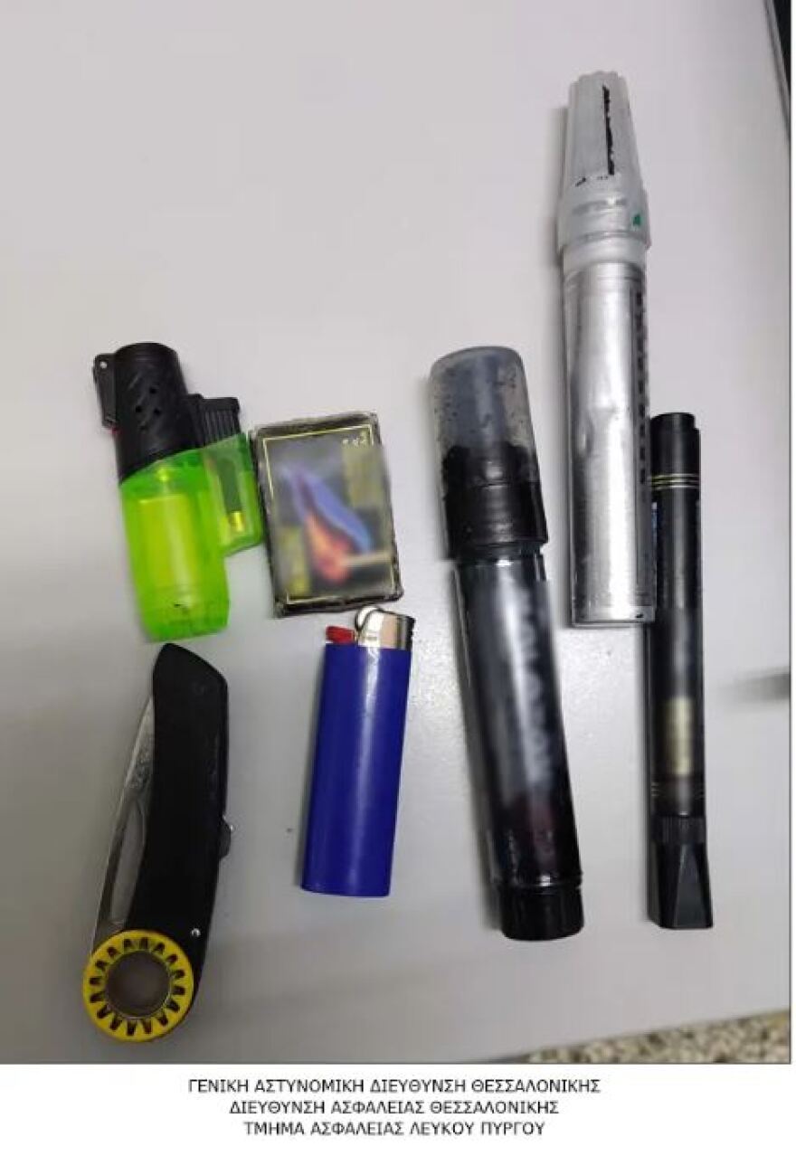 Θεσσαλονίκη: Κάναμε γκράφιτι λένε οι κουκουλοφόροι μετά την καταδίωξη στις ταράτσες - Κατηγορούνται για εμπρησμό