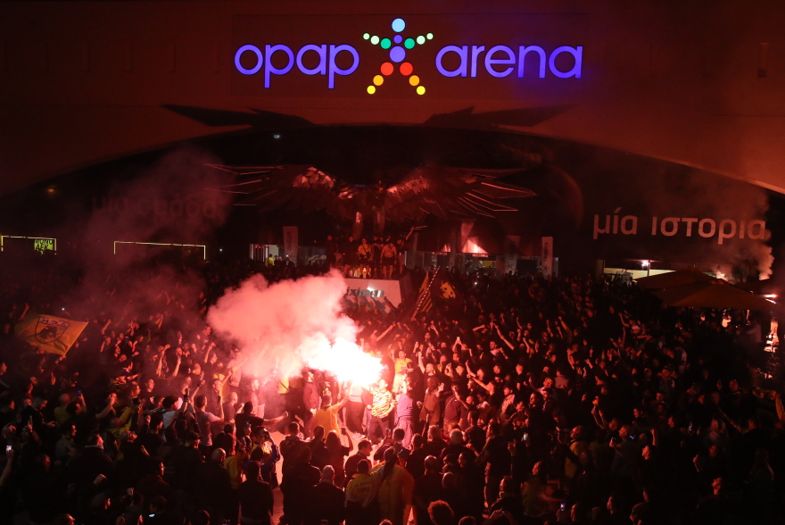 Stoiximan Super League: Το… πάρτι τίτλου της ΑΕΚ μετά την ήττα του ΠΑΟ στο Καραϊσκάκη και η  αντίδραση του Γιοβάνοβιτς