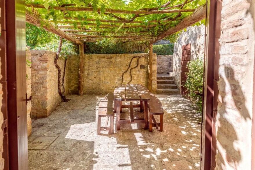 Ιταλία: Zευγάρι έψαχνε να αγοράσει σπίτι και στο τέλος πήρε μεσαιωνικό κάστρο - Δείτε φωτογραφίες