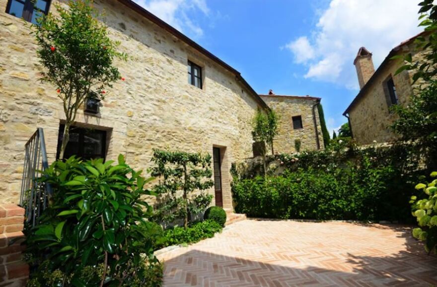 Ιταλία: Zευγάρι έψαχνε να αγοράσει σπίτι και στο τέλος πήρε μεσαιωνικό κάστρο - Δείτε φωτογραφίες