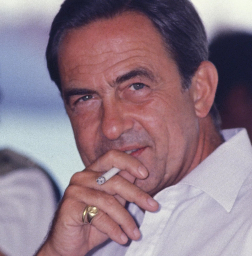 Γιατί οι γαλαζοαίματοι, οι μαφιόζοι, οι ράπερς και οι… νάρκισσοι φορούν δαχτυλίδι στο μικρό δάχτυλο