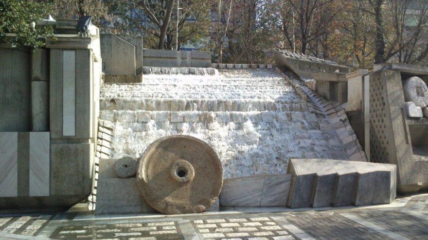 Νέλλα Γκόλαντα: Έφυγε από τη ζωή η γλύπτρια που μεταμόρφωσε το αστικό τοπίο 