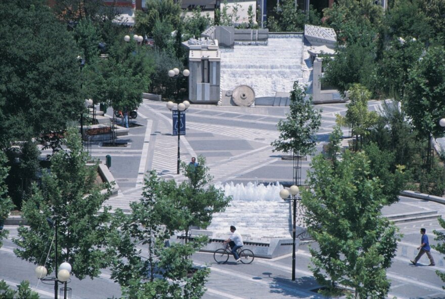 Νέλλα Γκόλαντα: Έφυγε από τη ζωή η γλύπτρια που μεταμόρφωσε το αστικό τοπίο 