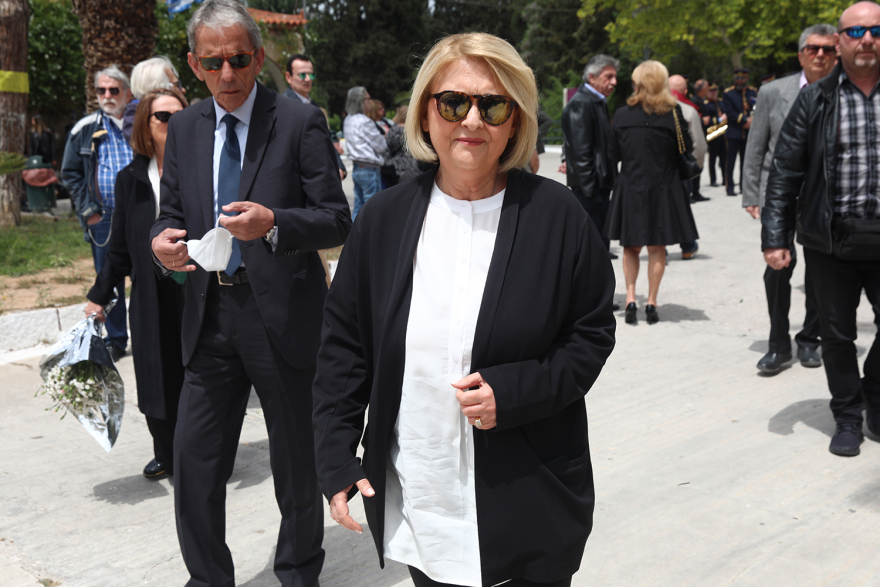 Λάζαρος Λασκαρίδης: Το τελευταίο «αντίο» λένε συγγενείς και φίλοι στον αντιδήμαρχο Καλλιθέας