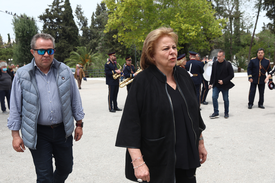 Λάζαρος Λασκαρίδης: Το τελευταίο «αντίο» λένε συγγενείς και φίλοι στον αντιδήμαρχο Καλλιθέας