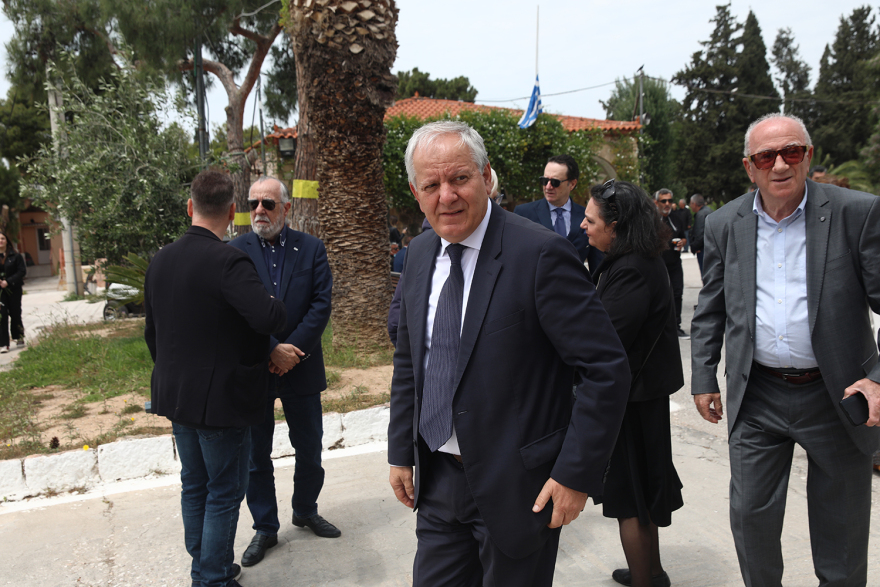 Λάζαρος Λασκαρίδης: Το τελευταίο «αντίο» λένε συγγενείς και φίλοι στον αντιδήμαρχο Καλλιθέας