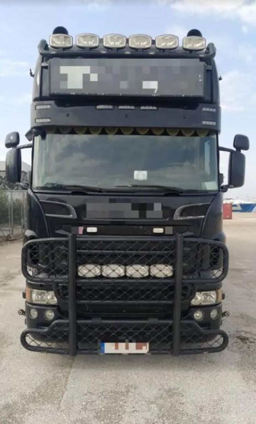 Πάτρα: Τεράστιο φορτίο με ναρκωτικά σε νταλίκα - 51 κιλά κάνναβης, κοκαΐνη και LSD