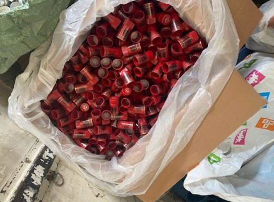 ΣΔΟΕ: Εντοπίστηκε εργαστήριο που έφτιαχνε ποτά «μπόμπες» σε Ασπρόπυργο και Καλλιθέα - Δύο συλλήψεις, δείτε φωτογραφίες