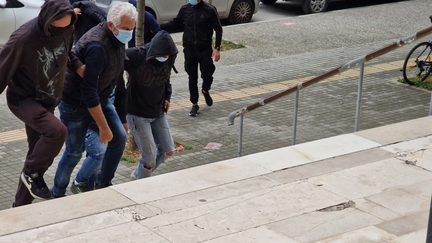 Θεσσαλονίκη: Στον Eισαγγελέα οι δέκα συλληφθέντες για τα 105 κιλά κοκαΐνης 