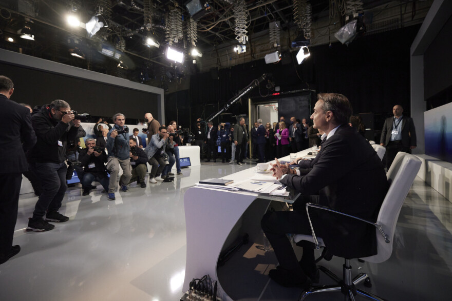 Εκλογές 2023 - Ντιμπέιτ: Η γκλίτσα του ΚΚΕ για τον Τσίπρα και η Παναγία γκέισα - Οι 7 ατάκες από την τηλεμαχία των αρχηγών