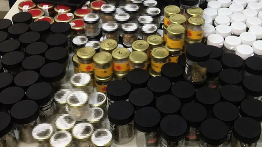 Σαντορίνη: Μαγαζιά πωλούσαν και επέτρεπαν τη χρήση ναρκωτικών