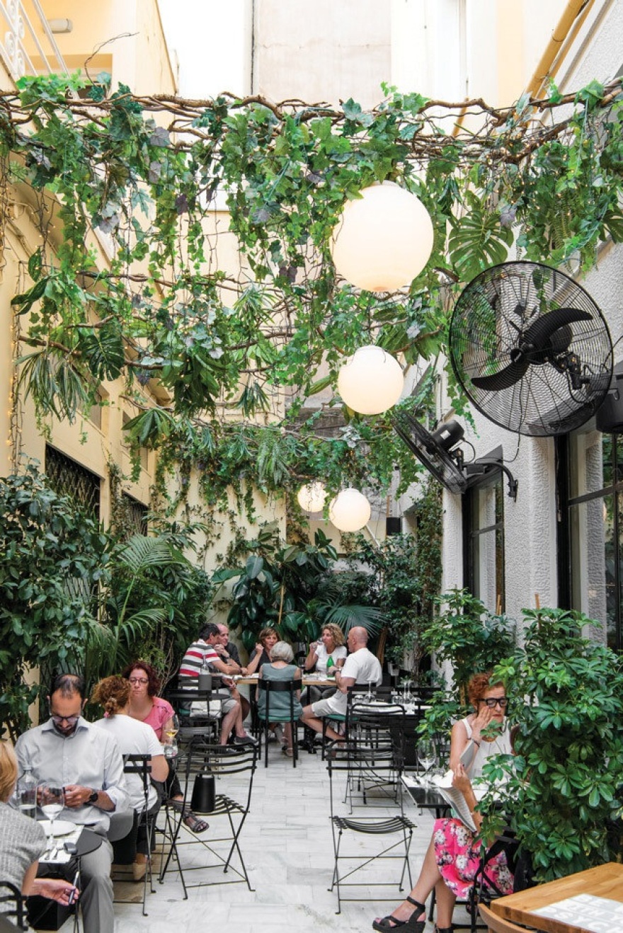 Οι γυναίκες που μας έκαναν να αγαπήσουμε τα wine bars