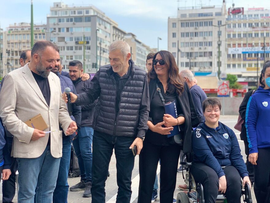 Μαθήματα μπότσια από τον Παραολυμπιονίκη Γρηγόρη Πολυχρονίδη στα παιδιά των ειδικών σχολείων του Πειραιά - Δείτε βίντεο 