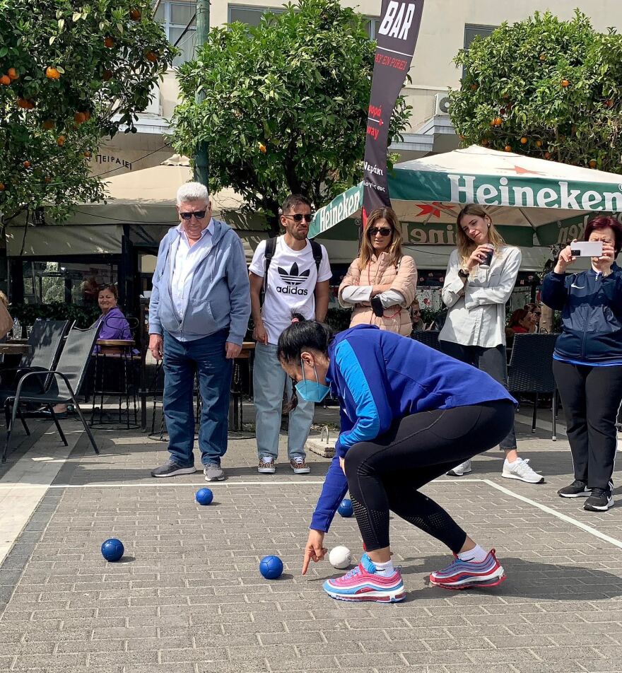Μαθήματα μπότσια από τον Παραολυμπιονίκη Γρηγόρη Πολυχρονίδη στα παιδιά των ειδικών σχολείων του Πειραιά - Δείτε βίντεο 