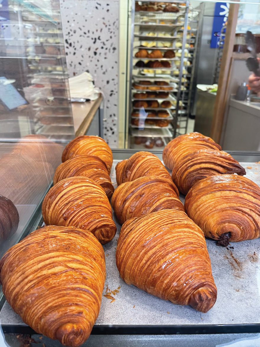 14 στάσεις στην Αθήνα για φρέσκο ψωμί, λαχταριστά τσουρέκια και αφράτα κρουασάν 