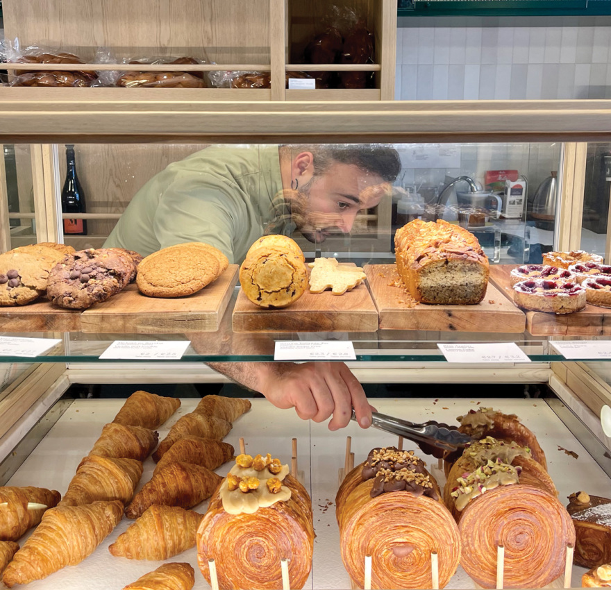 14 στάσεις στην Αθήνα για φρέσκο ψωμί, λαχταριστά τσουρέκια και αφράτα κρουασάν 