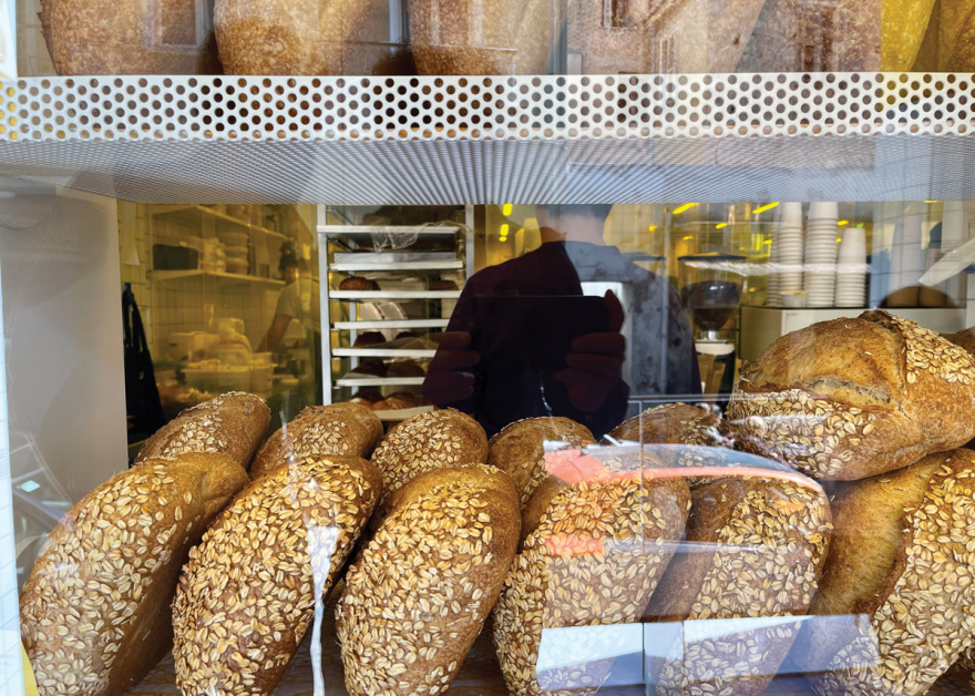14 στάσεις στην Αθήνα για φρέσκο ψωμί, λαχταριστά τσουρέκια και αφράτα κρουασάν 