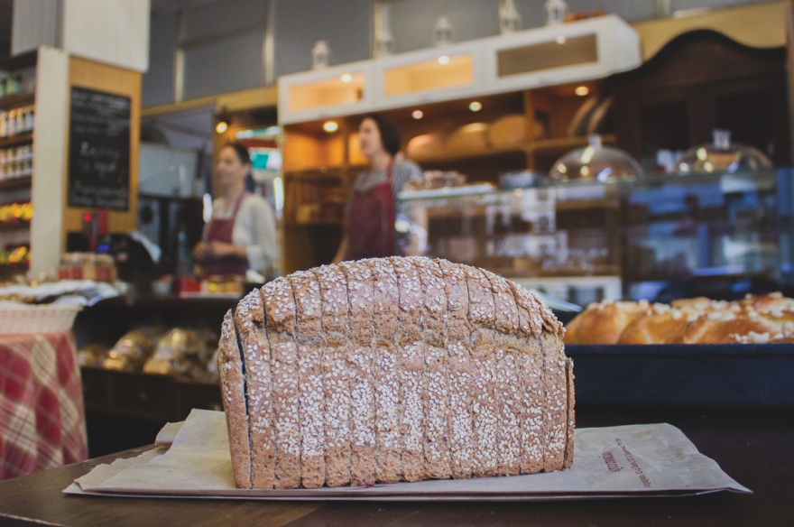 14 στάσεις στην Αθήνα για φρέσκο ψωμί, λαχταριστά τσουρέκια και αφράτα κρουασάν 