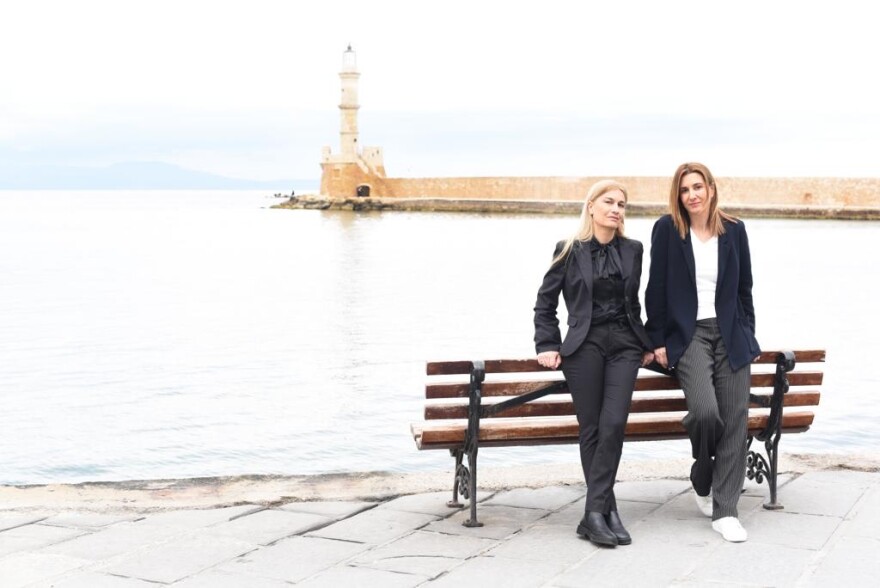 Σέβη Βολουδάκη: «Θαυμάζω την κάθε γυναίκα που ενώ όλα γύρω της καταρρέουν εκείνη σηκώνεται»