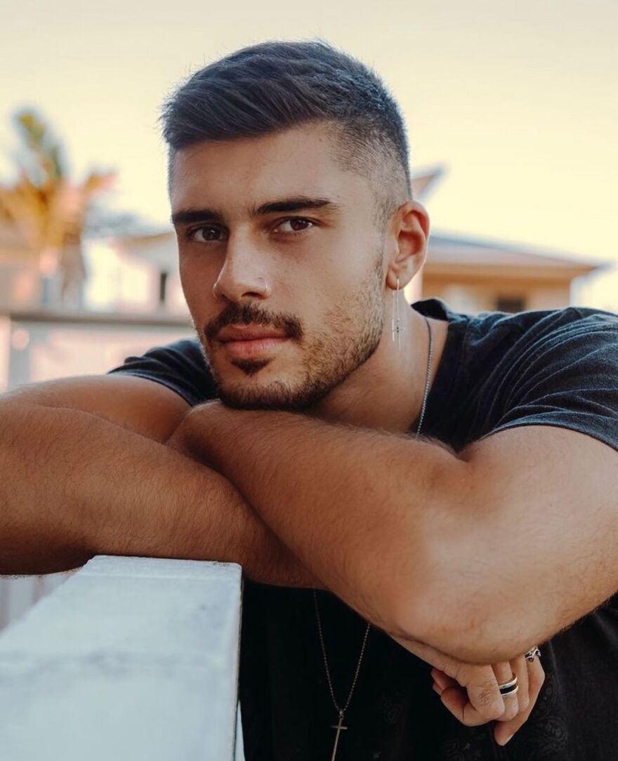 Eurovision - Andrew Lambrou: Από το YouTube στη σκηνή του τελικού με την Κύπρο