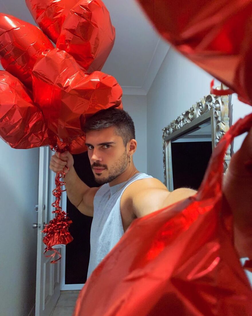 Eurovision - Andrew Lambrou: Από το YouTube στη σκηνή του τελικού με την Κύπρο